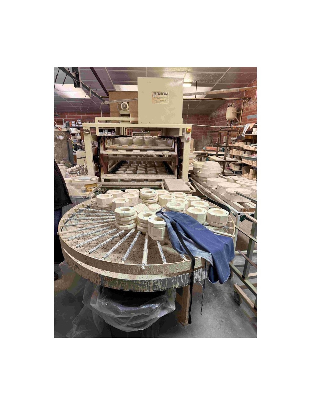 MACHINE À COULER AVEC 42 BALANCELES ET SON CARROUSEL (49 - Montrevault sur Evre)