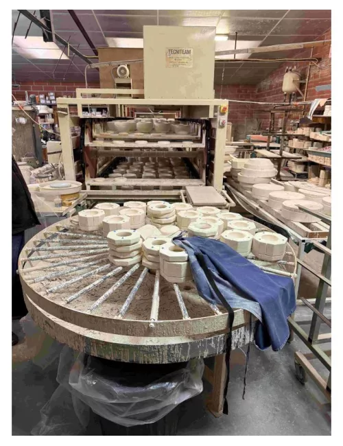 MACHINE À COULER AVEC 42 BALANCELES ET SON CARROUSEL (49 - Montrevault sur Evre)