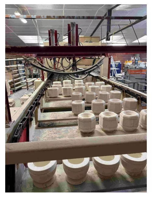 MACHINE À COULER AVEC 42 BALANCELES ET SON CARROUSEL (49 - Montrevault sur Evre)