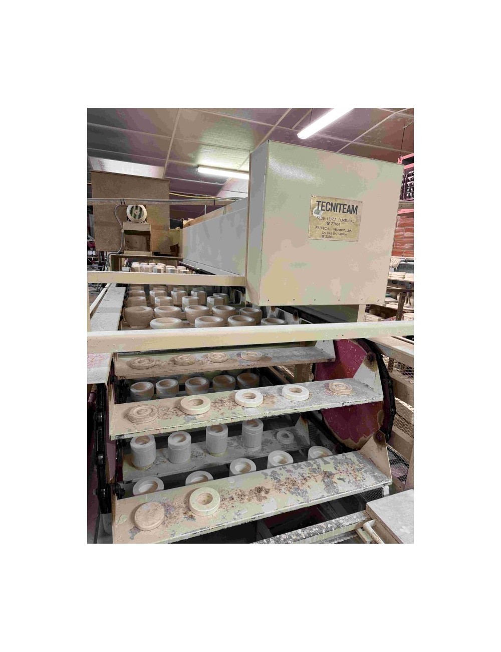 MACHINE À COULER AVEC 42 BALANCELES ET SON CARROUSEL (49 - Montrevault sur Evre)