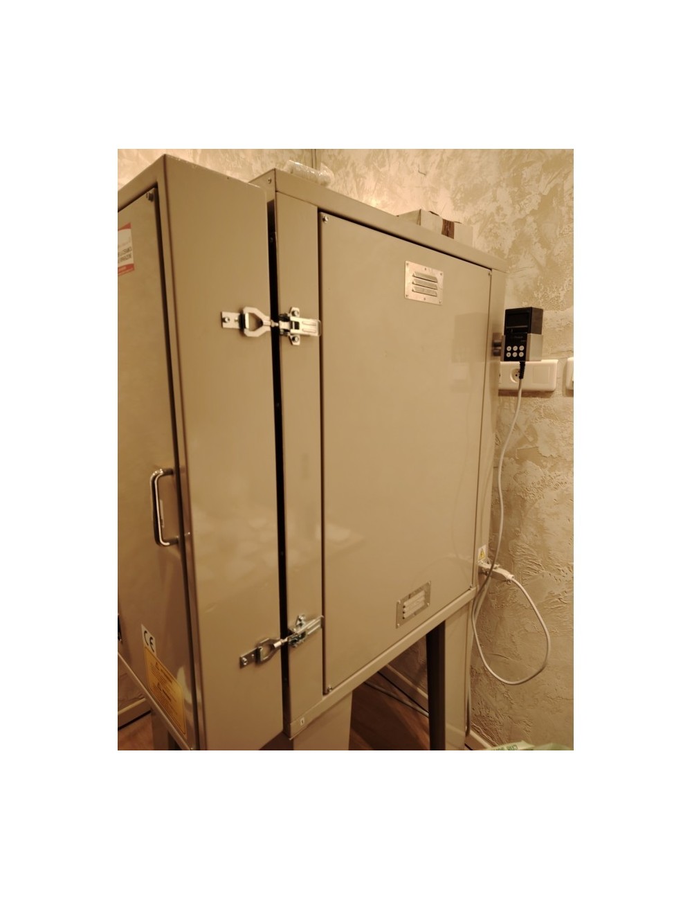 FOUR électrique monophasé 70 L (à Vence - 06140)