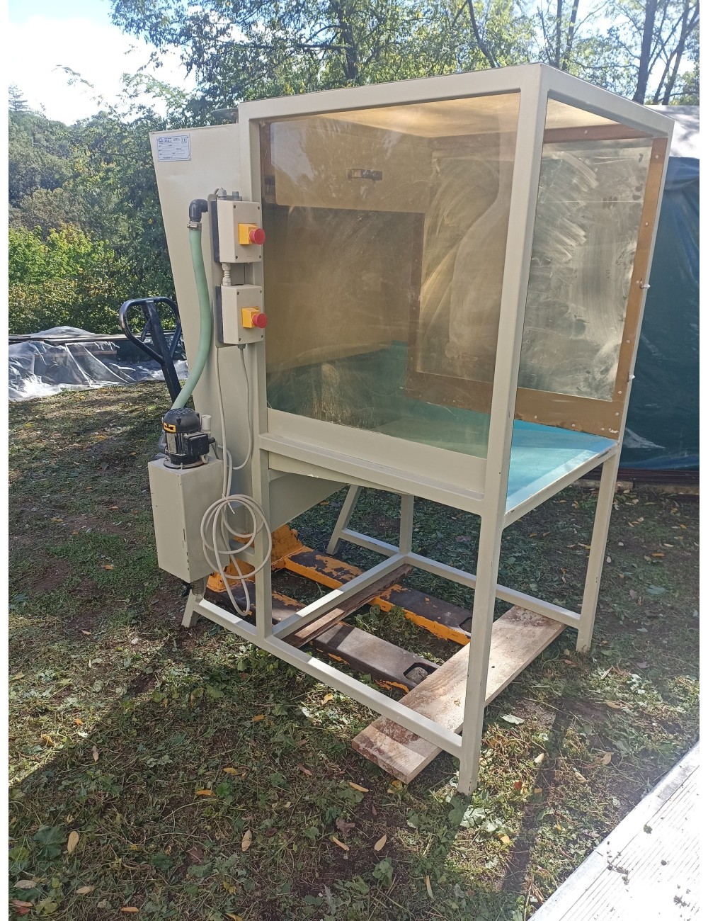 CABINE D'ÉMAILLAGE avec rideau d'eau et aspiration (30 - Lasalle)