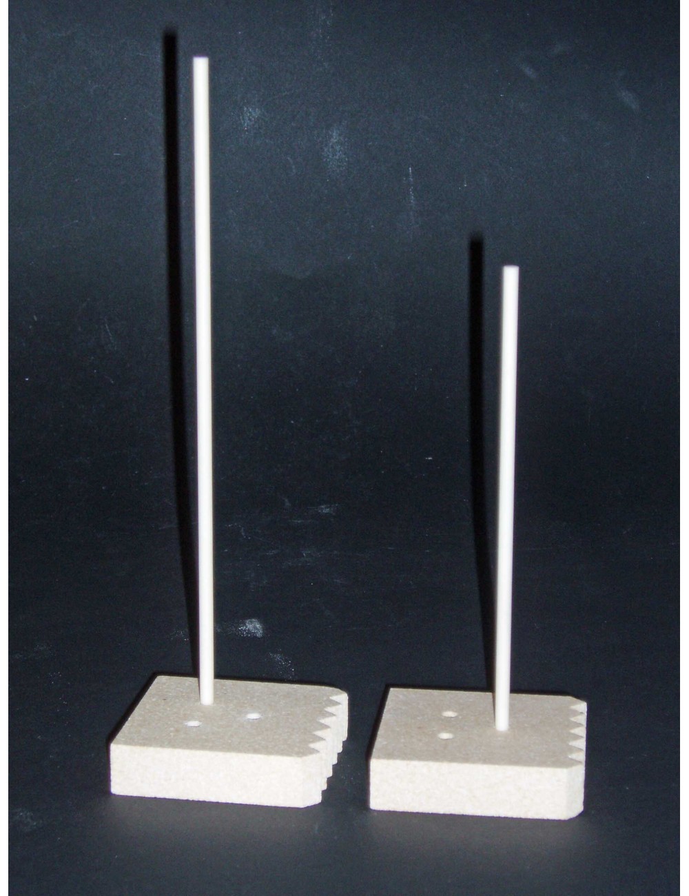 SUPPORT REFRACTAIRE CORDIERITE 60X60X15MM  3 TROUS