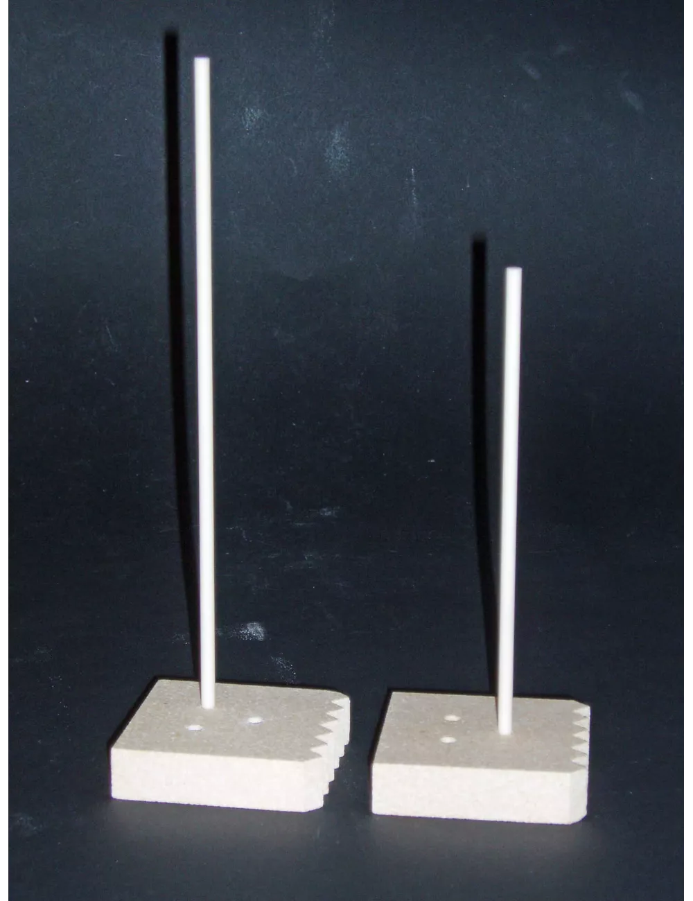 SUPPORT REFRACTAIRE CORDIERITE 60X60X15MM  3 TROUS