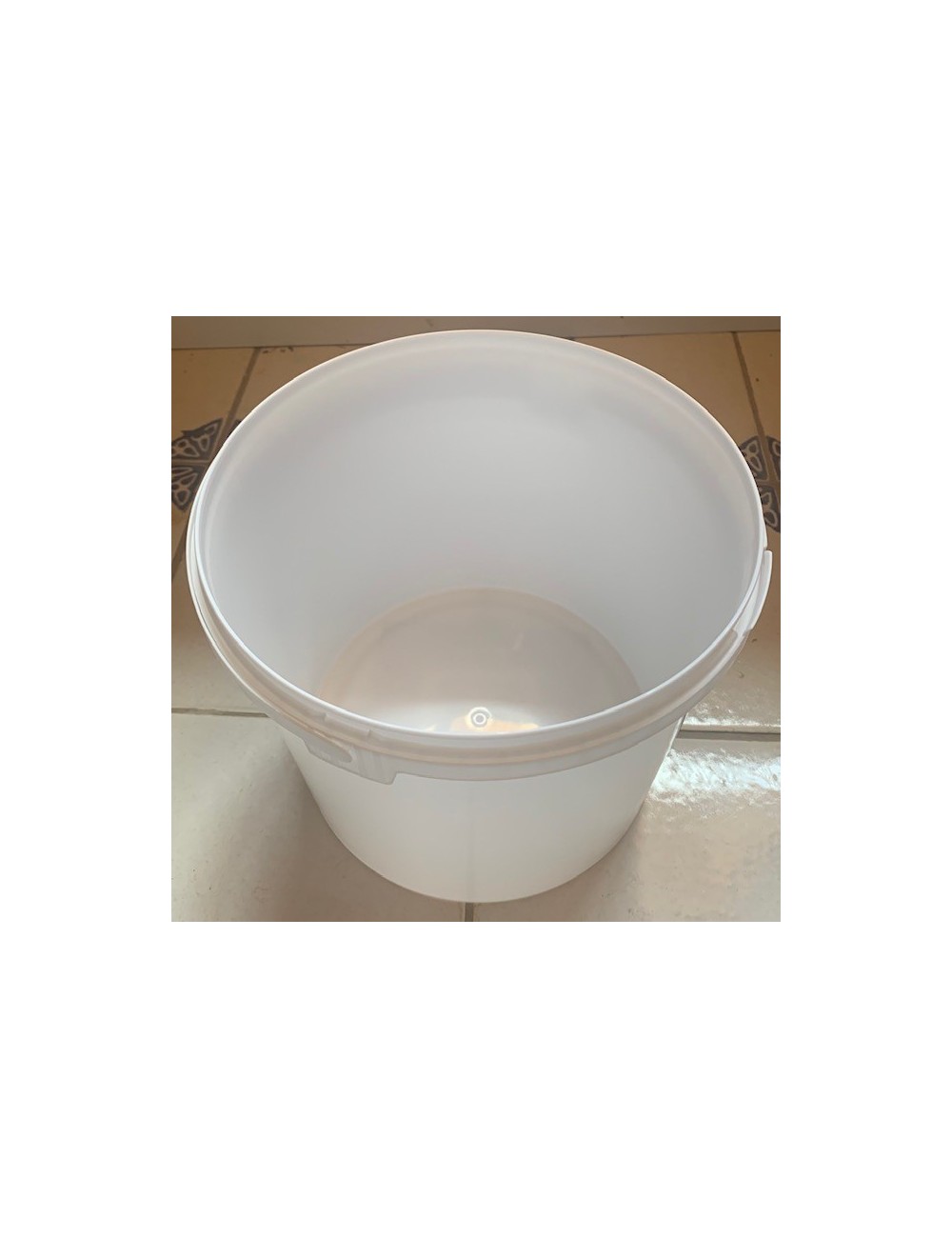 SEAU AVEC COUVERCLE ETANCHE 1.18L