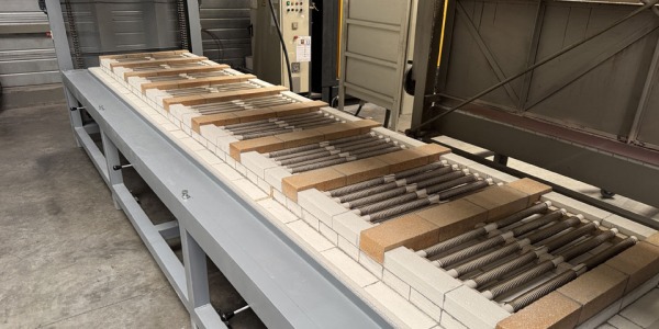 Four électrique haute capacité pour le traitement de pièces en quartz